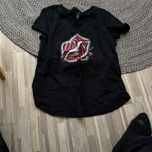 Women’s size large graphic T-shirt